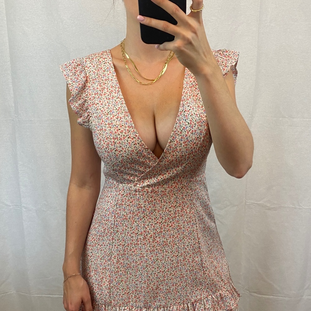 NWT Floral Ruffle Flutter Sleeve Mini Dress with Deep V Neckline - Picture 3 of 8